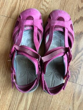 Merrell Women's size 8 Siren Sport Sandal, Raspberry Pink Outdoor Closed-Toe